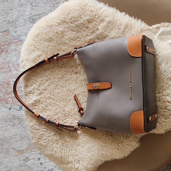 NWOT Dooney & BourkeEssex Carrier Saddle Tan and Coffee Hobo 🤎🐎